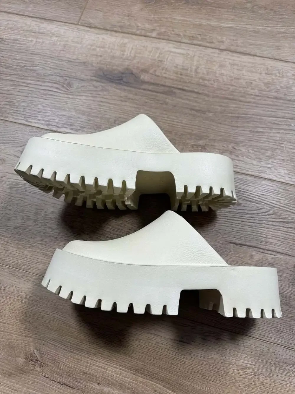 Jeffrey Campbell White Chunky Platform Clog Mules - Picture 4 of 6
